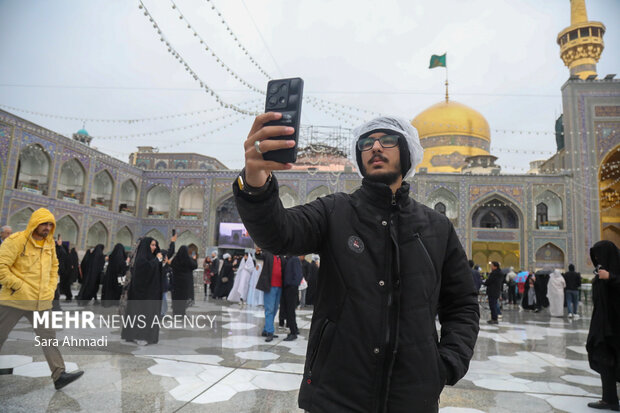 حال و هوای بارانی حرم مطهر رضوی