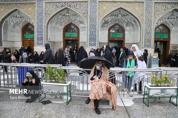 حال و هوای بارانی حرم مطهر رضوی