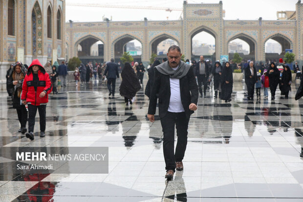 حال و هوای بارانی حرم مطهر رضوی