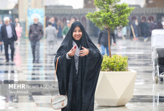 حال و هوای بارانی حرم مطهر رضوی