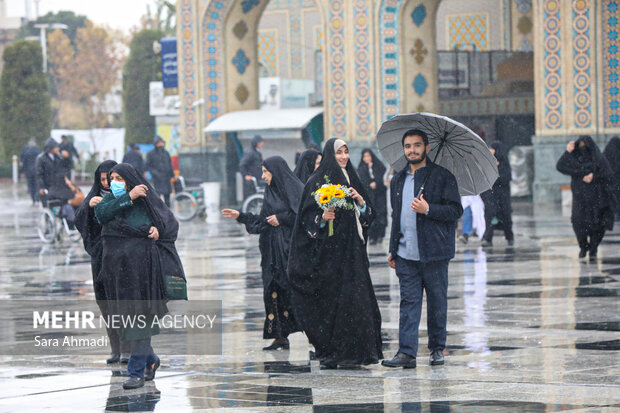 حال و هوای بارانی حرم مطهر رضوی