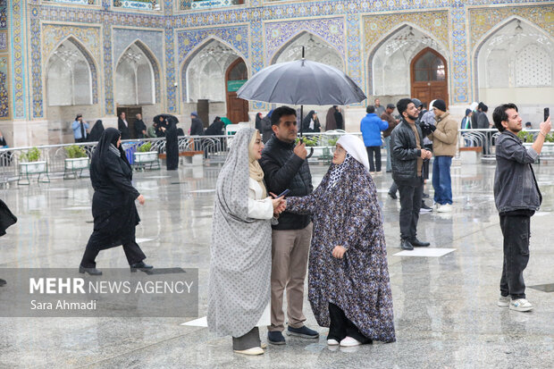 حال و هوای بارانی حرم مطهر رضوی