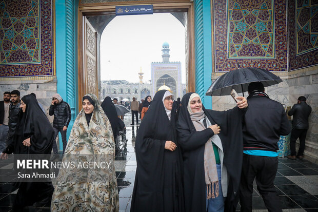 حال و هوای بارانی حرم مطهر رضوی