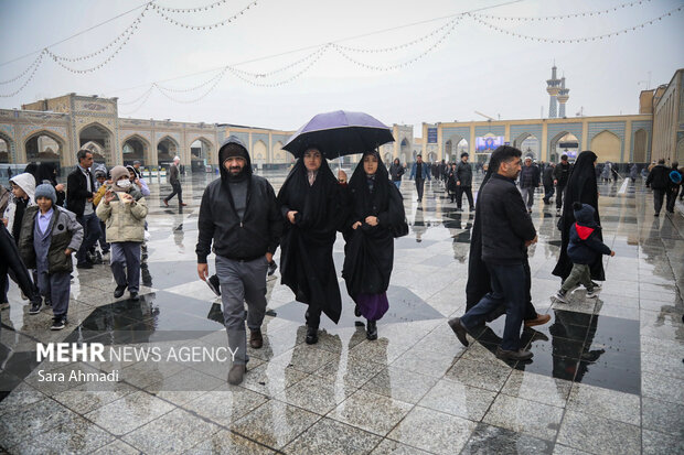 حال و هوای بارانی حرم مطهر رضوی