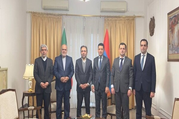 سفير جمهورية أرمينيا يلتقي السفير الايراني الجديد لدى يريفان