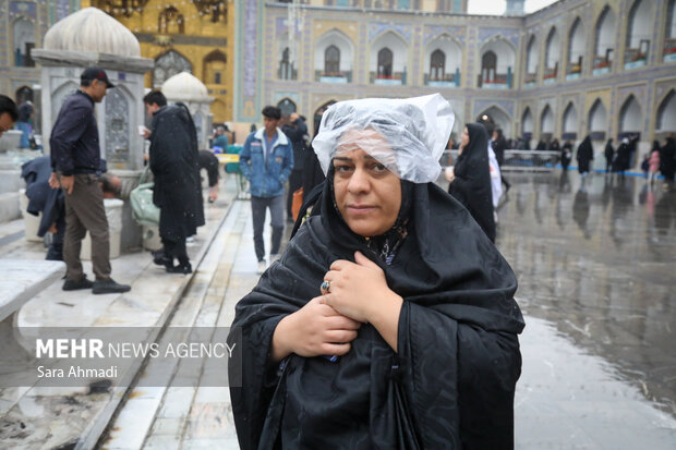 حال و هوای بارانی حرم مطهر رضوی