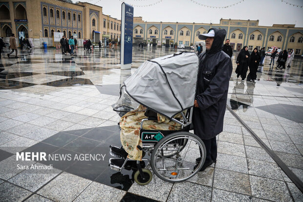 حال و هوای بارانی حرم مطهر رضوی