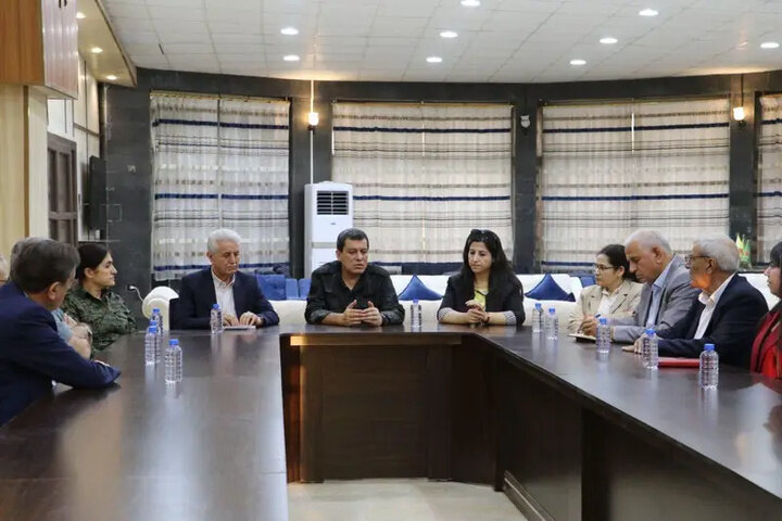 هەسەدە ئاشکرای کرد: چی رێککەوتنی کورد و دیمەشقی پەکخستووە