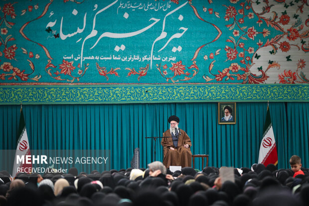 دیدار هزاران نفر از زنان و دختران با رهبر انقلاب اسلامی