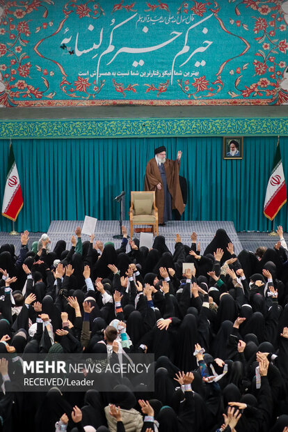 دیدار هزاران نفر از زنان و دختران با رهبر انقلاب اسلامی