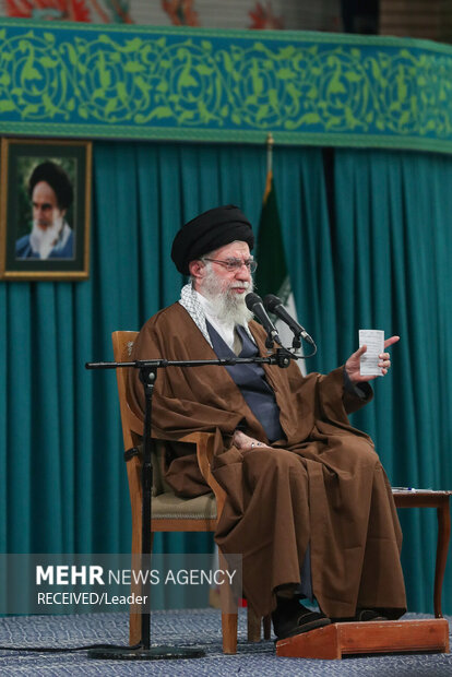 دیدار هزاران نفر از زنان و دختران