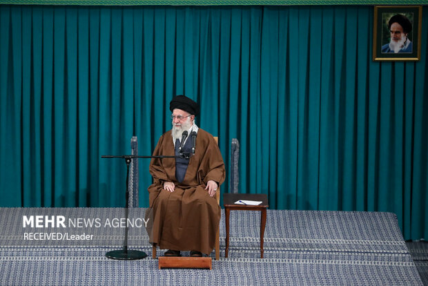 دیدار هزاران نفر از زنان و دختران با رهبر انقلاب اسلامی