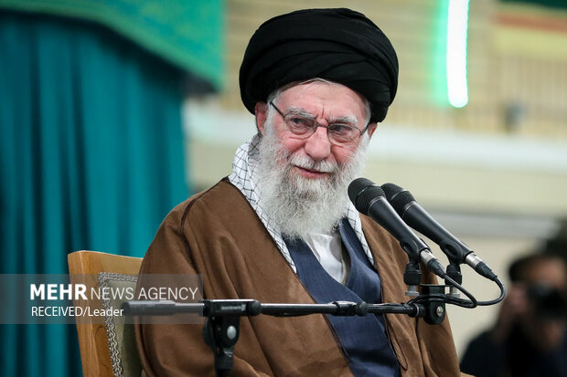 دیدار هزاران نفر از زنان و دختران با رهبر انقلاب اسلامی