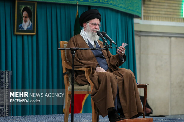 دیدار هزاران نفر از زنان و دختران