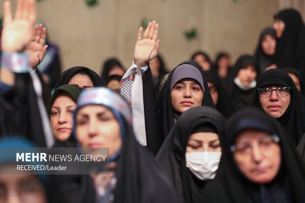 دیدار هزاران نفر از زنان و دختران