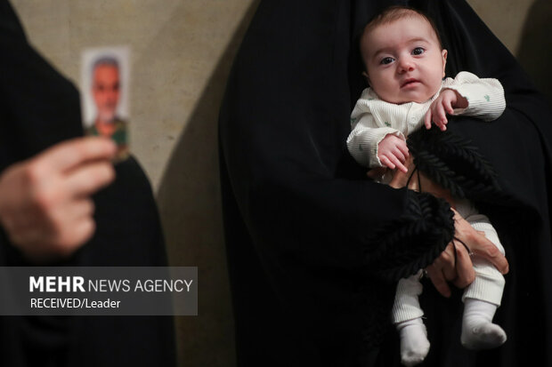 دیدار هزاران نفر از زنان و دختران