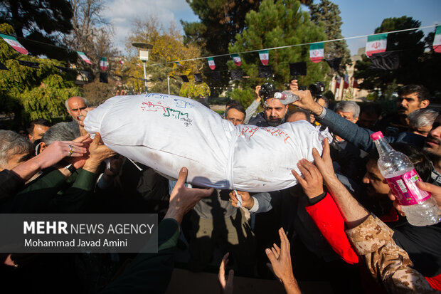 آیین تشیع وتدفین پیکر شهید گمنام در قزوین