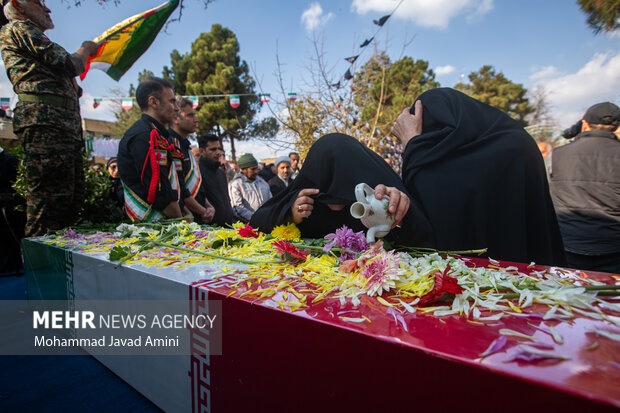 آیین تشیع وتدفین پیکر شهید گمنام در قزوین