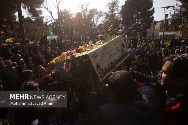 آیین تشیع وتدفین پیکر شهید گمنام در قزوین