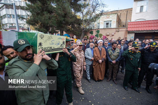 آیین تشیع وتدفین پیکر شهید گمنام در قزوین