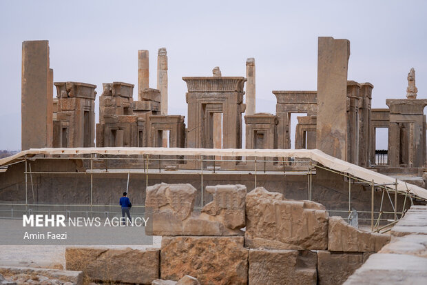 مرمت در حریم شاهان