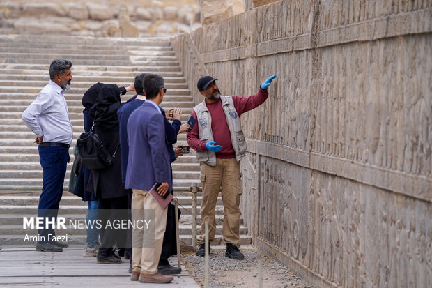 مرمت در حریم شاهان