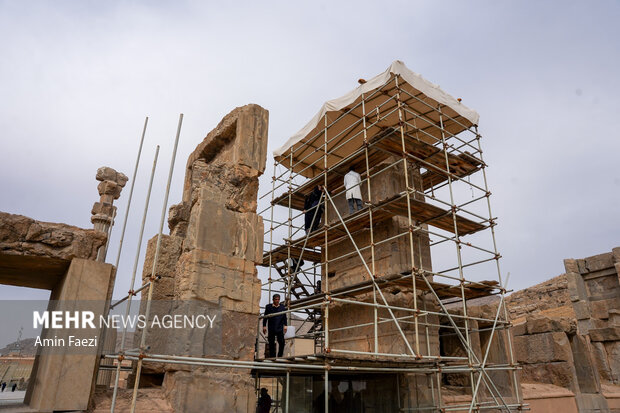 مرمت در حریم شاهان