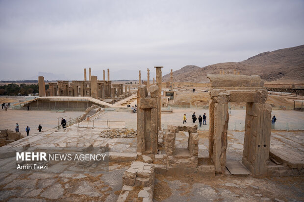 مرمت در حریم شاهان