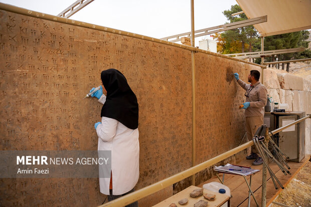 مرمت در حریم شاهان