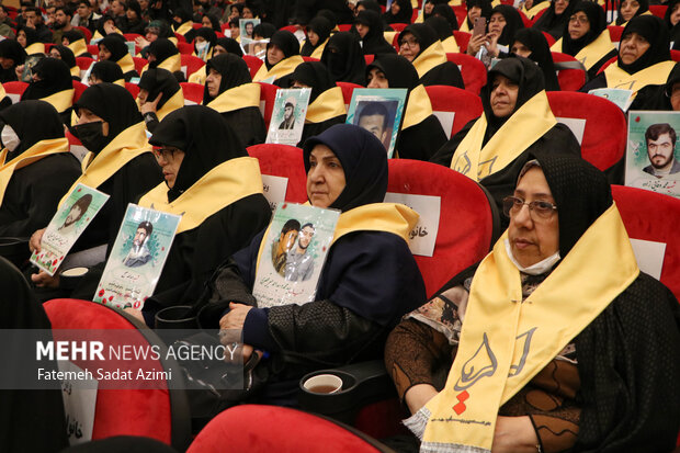 گردهمایی مادران و همسران شهدای قمی
