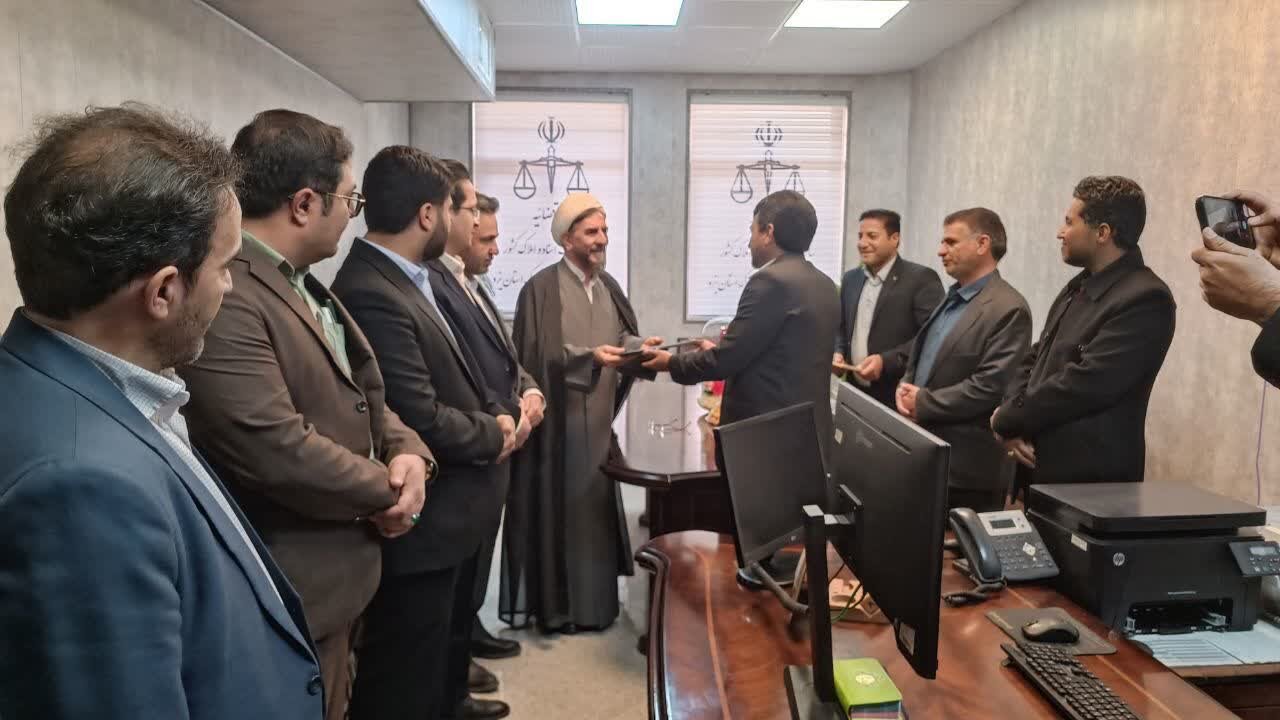 بازدید معاون قضایی رئیس قوه قضاییه از اداره ثبت اسناد و املاک خاتم