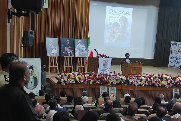 سواحل مکران معطر به عطر لاله ها؛ برگزاری یادواره شهدا در چابهار