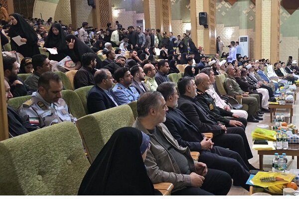 سواحل مکران معطر به عطر لاله ها؛ برگزاری یادواره شهدا در چابهار