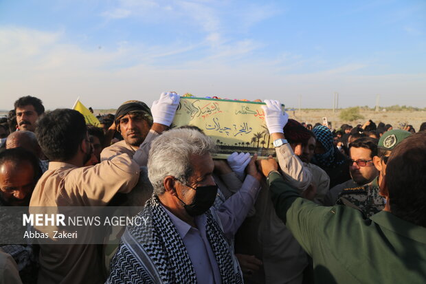 تشییع و تدفین پیکر شهید گمنام هشت سال دفاع مقدس در هشتبندی
