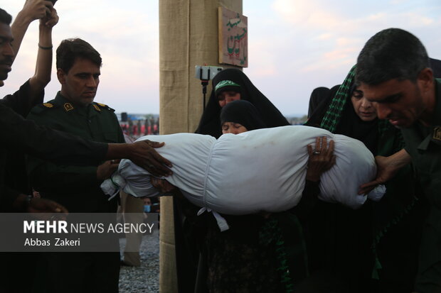 تشییع و تدفین پیکر شهید گمنام هشت سال دفاع مقدس در هشتبندی