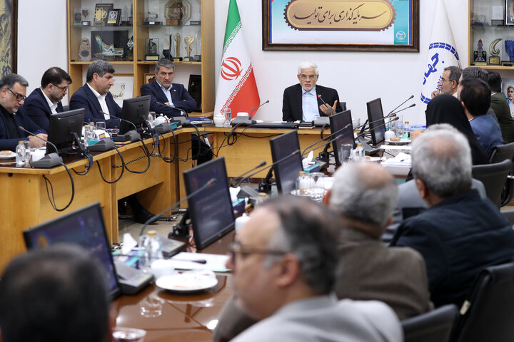 عارف: سهم ۱۶ آذر در پیروزی انقلاب اسلامی بینظیر است