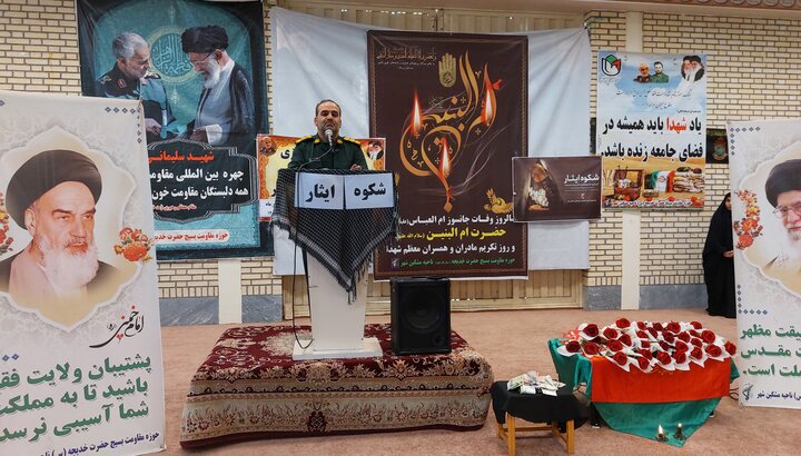 مادران و همسران شهدا وارثان راستین  مکتب ایثار هستند