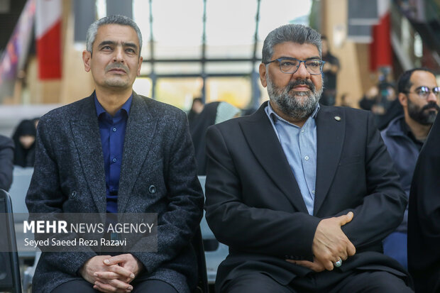 مراسم رونمایی از کتاب «حواسم هست»