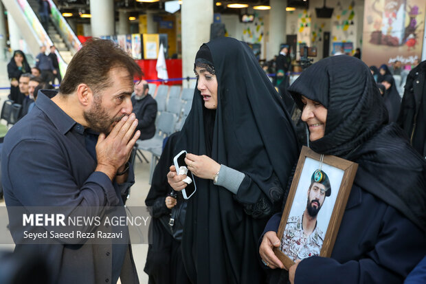مراسم رونمایی از کتاب «حواسم هست»