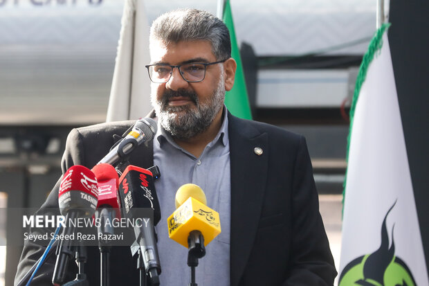 از قِبَل دعای مادرم سجاد شدم/ رونمایی کتاب را به نام مادرم برگزار کنید