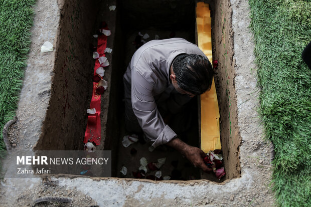 تشییع و تدفین شهید گمنام در دانشگاه فرهنگیان پردیس شهید بهشتی بندرعباس