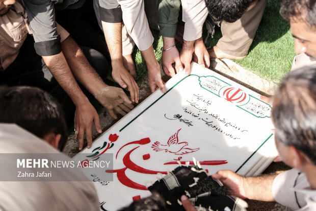 تشییع و تدفین شهید گمنام در دانشگاه فرهنگیان پردیس شهید بهشتی بندرعباس