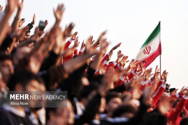 لیگ برتر فوتبال - تراکتور و استقلال خوزستان