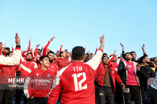 لیگ برتر فوتبال - تراکتور و استقلال خوزستان