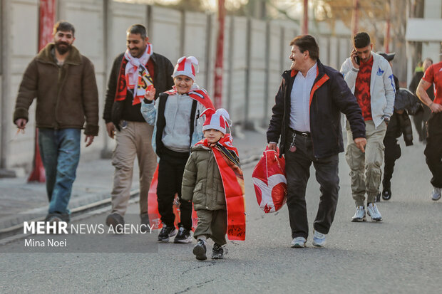 لیگ برتر فوتبال - تراکتور و استقلال خوزستان