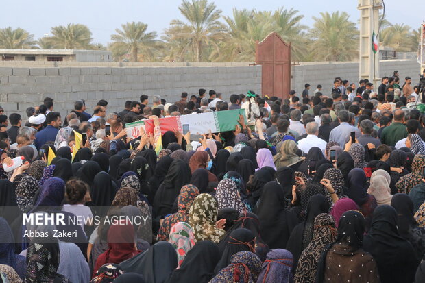 تشییع و تدفین پیکر شهید گمنام هشت سال دفاع مقدس در کرمون