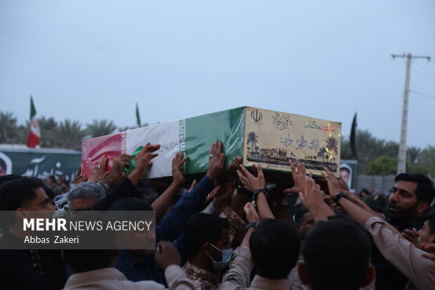 تشییع و تدفین پیکر شهید گمنام هشت سال دفاع مقدس در کرمون