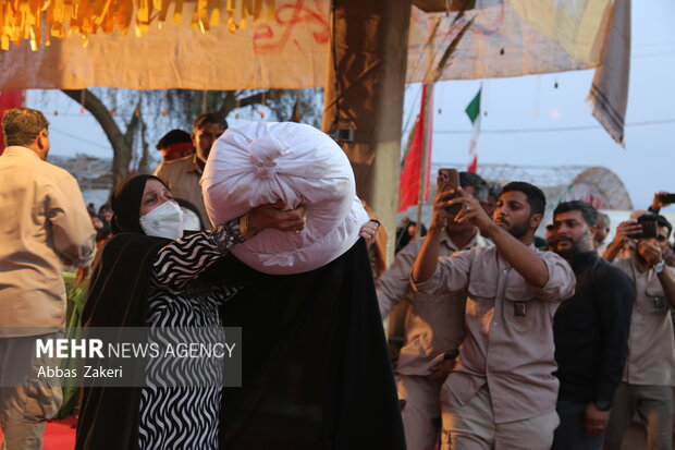 تشییع و تدفین پیکر شهید گمنام هشت سال دفاع مقدس در کرمون