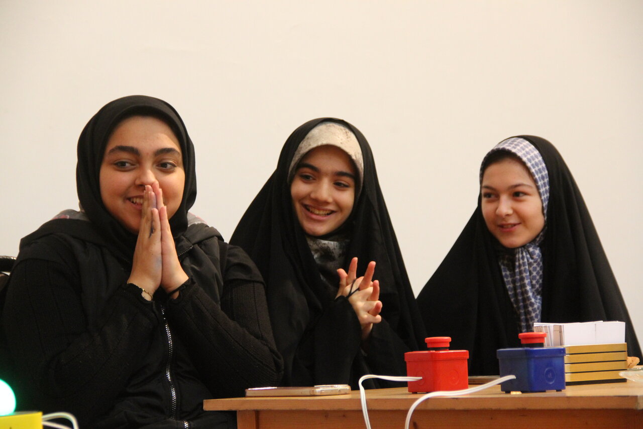 حضور دختران آستارایی در مرحله دوره‌ای هماوری قرآنی آلاء