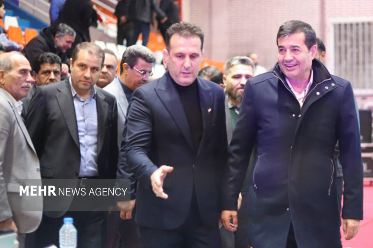 نفرات برتر چهار وزن مشخص شدند/ وزیر ورزش مدال ها را اهدا کرد